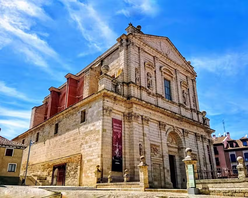 Iglesia de Santa Cruz (sede del Museo de la Semana Santa)