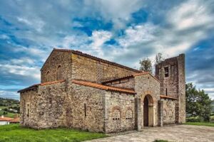Iglesia de Santa Mar&iacute;a de Bendones