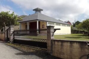Iglesia de Santa Mar&iacute;a de Cabreiros