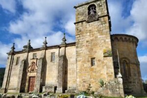 Iglesia de Santa María de Castrelo de Miño