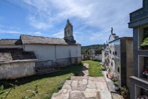 Iglesia de Santa Mar&iacute;a de Outora