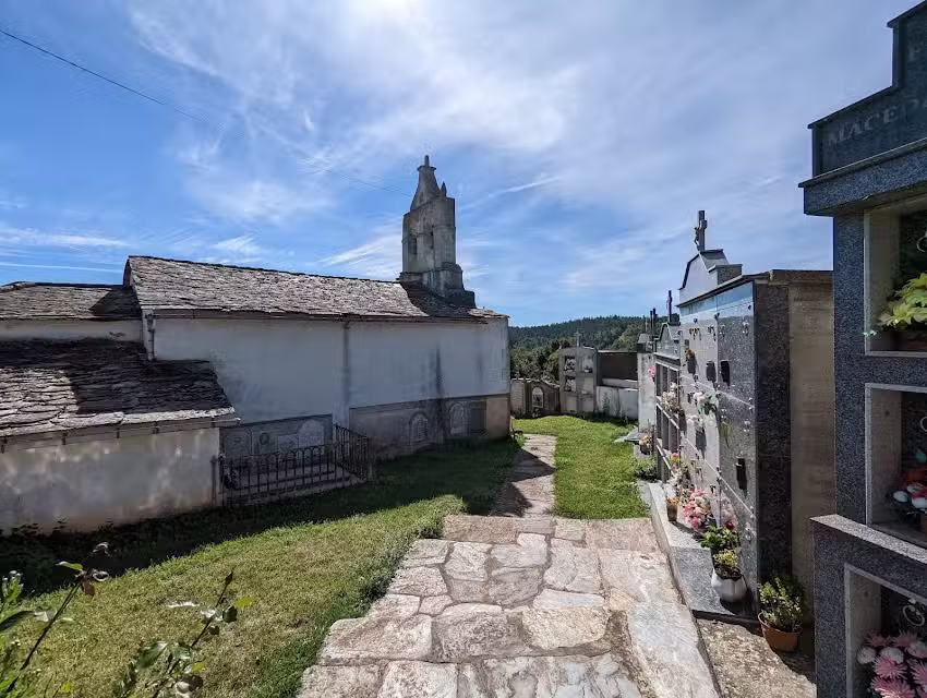 Iglesia de Santa Mar&iacute;a de Outora