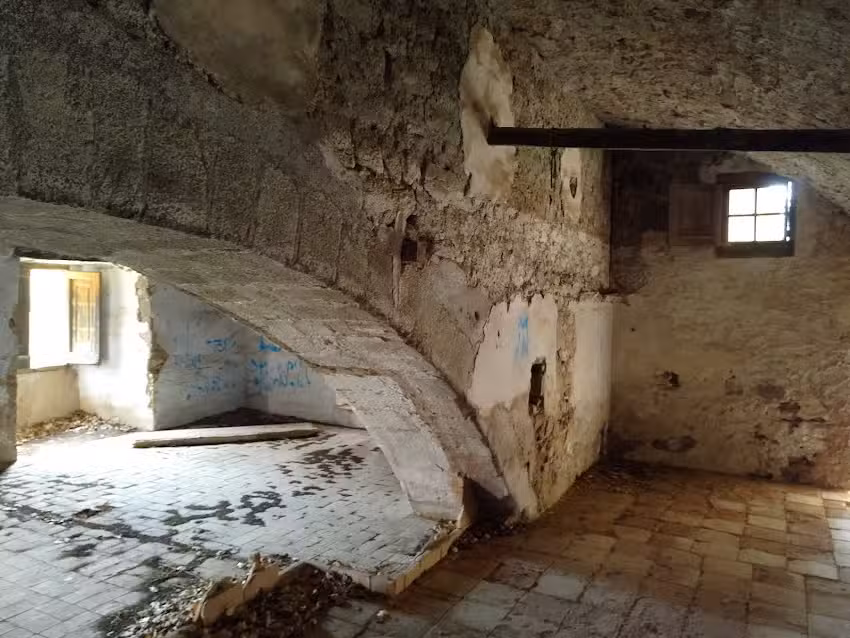 Iglesia de Santa Maria de Requesens