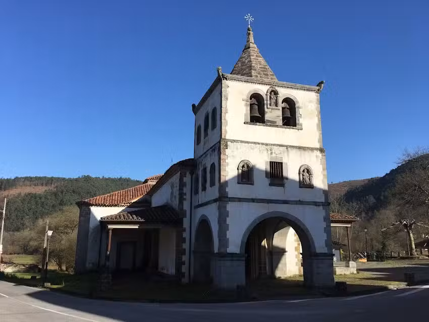 Iglesia de Santa Maria de Soto de Lui&ntilde;a