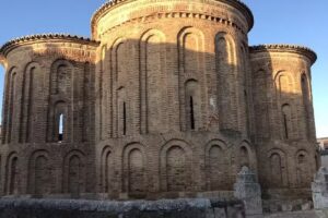 Iglesia de Santa Mar&iacute;a la Antigua (s. XII) (ruina consolidada)