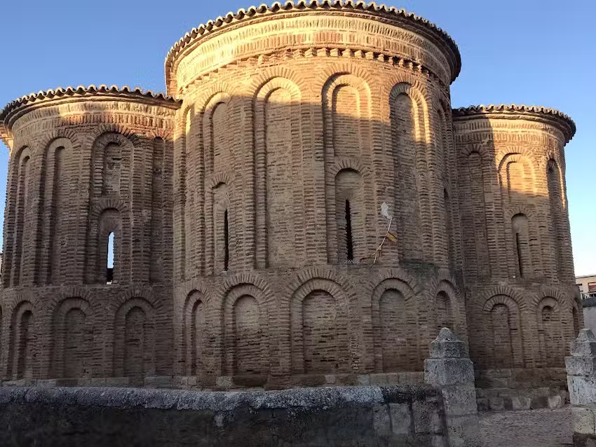 Iglesia de Santa Mar&iacute;a la Antigua (s. XII) (ruina consolidada)