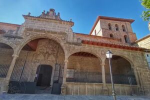Iglesia de Santa Mar&iacute;a La Mayor (o de Nuestra Sra. De La Asunci&oacute;n)