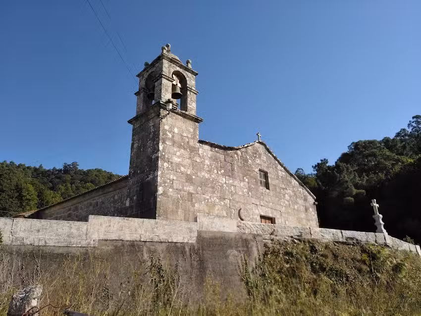 Iglesia de Santa Ux&iacute;a de Moug&aacute;s
