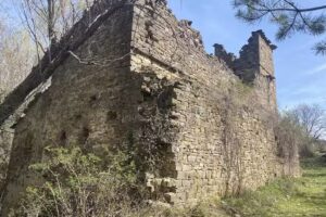 Iglesia de Santiago Apóstol de Casbas de Jaca (ruinas)