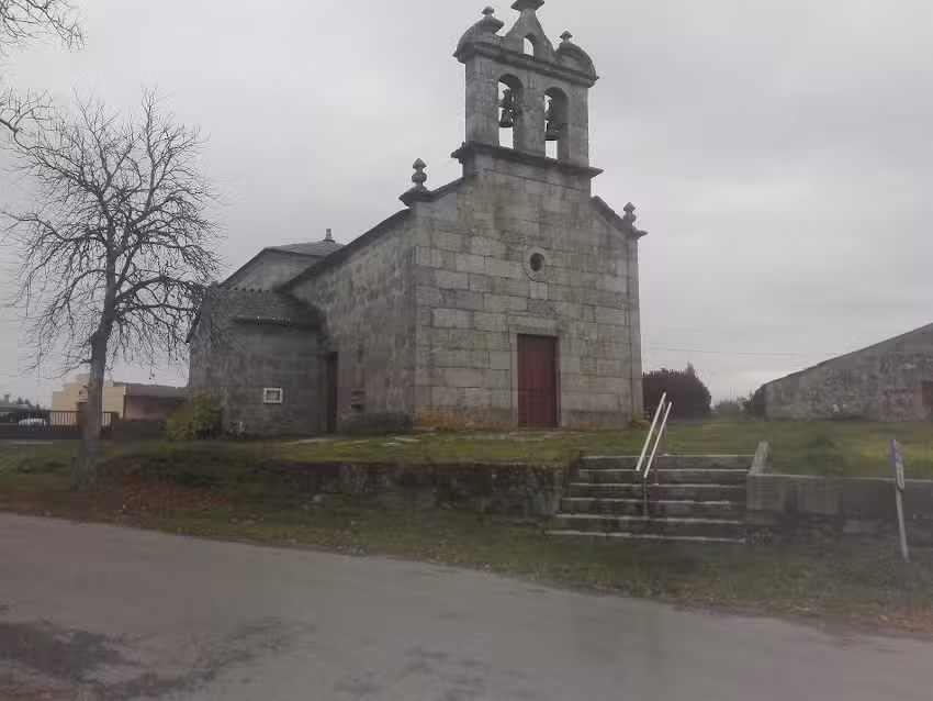 Iglesia de Santiago de Adai