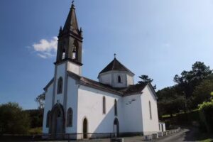 Iglesia de Santiago de Cuíña