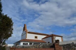 Iglesia de Santiago de La Manjoya
