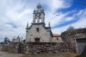 Iglesia de Santiago de Requiás