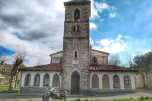 Iglesia de Santolaya