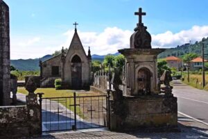Iglesia del Divino Salvador de Maceira