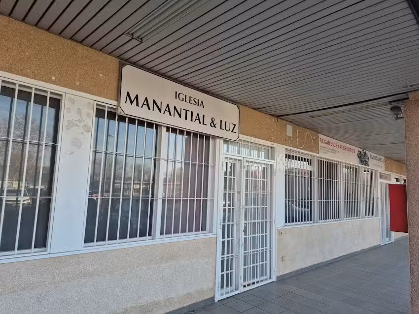 Iglesia Manantial & Luz