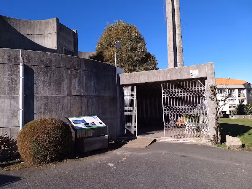 Iglesia Nueva de Santa Cruz de Li&aacute;ns