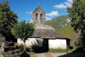 Iglesia parroquial de Samart&iacute;n (San Mart&iacute;n del Valledor―Allande)