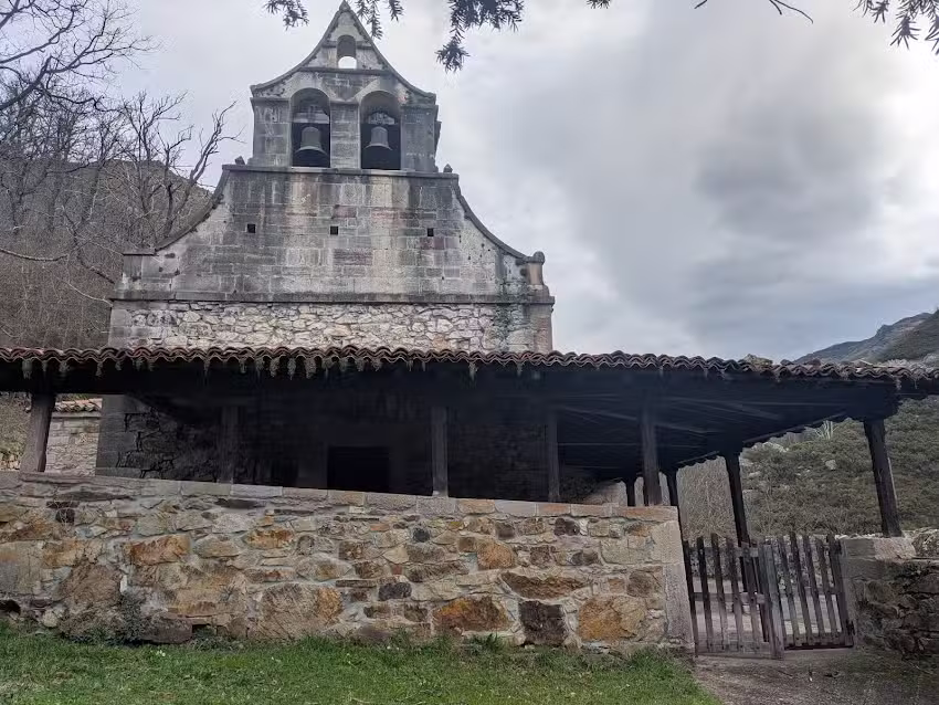 Iglesia parroquial de San Crist&oacute;bal de Clavillas.