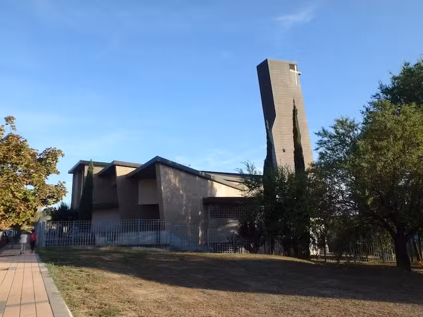 Iglesia Parroquial de San Josemar&iacute;a Escriv&aacute;