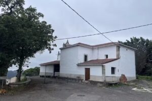 Iglesia parroquial de San Pedro de Naves (El Campo―Oviedo)