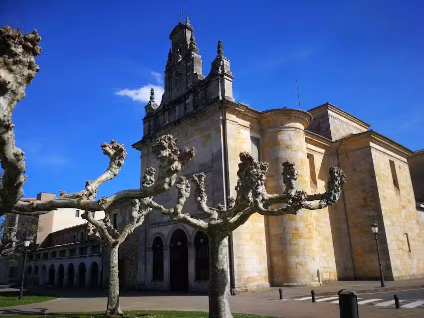Iglesia San Juan Bautista de Larrea; Santuario de la Virgen del Carmen