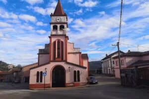 Iglesia Santiago de Carbay&iacute;n Alto