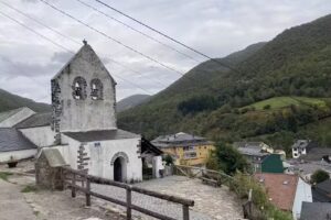 Iglesia vieja de Santa Mar&iacute;a de Zarr&eacute;u