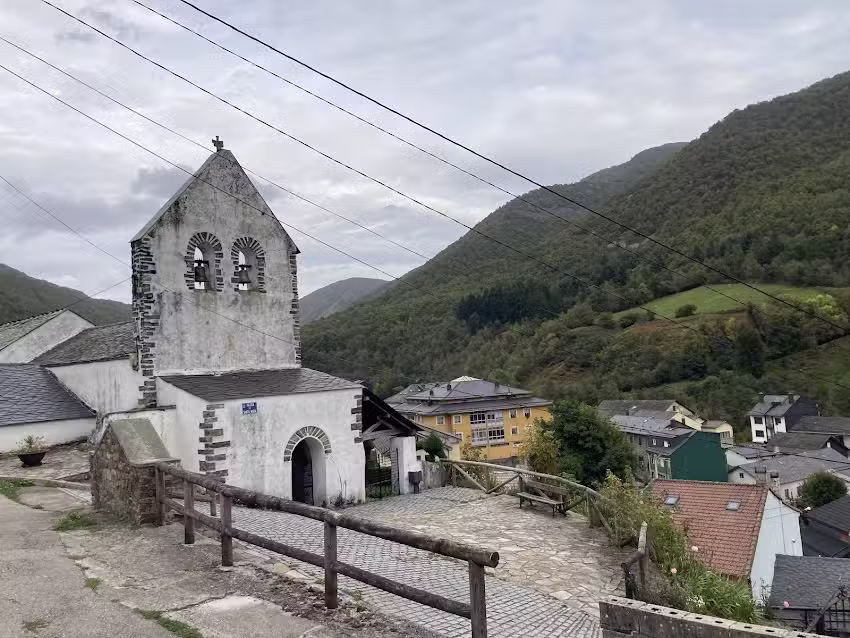 Iglesia vieja de Santa Mar&iacute;a de Zarr&eacute;u