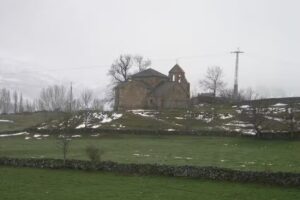 Iglesia y cementerio