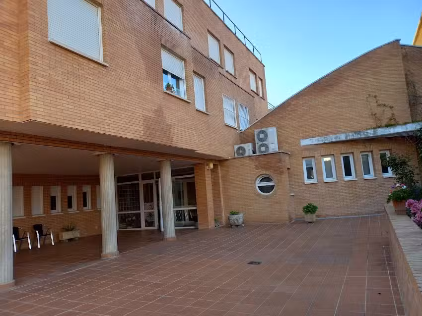 Instituto de Hermanas de la Sagrada Familia de Urgell- Hospedaje