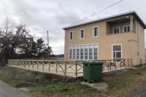 Local e campo parroquial de Dombod&aacute;n