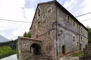 Mare de D&eacute;u de la Plana de Mont-ros