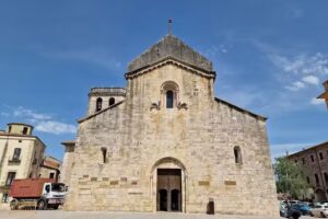 Monasterio de San Pedro de Besal&uacute;