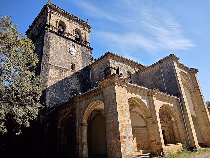 Parroquia de San Vicente de la Maza