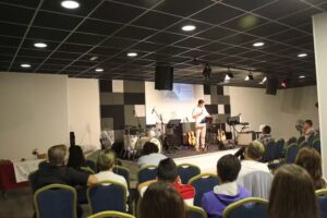 Punto de Encuentro: Comunidad, Familia Y Fe (Iglesia Evang&eacute;lica)