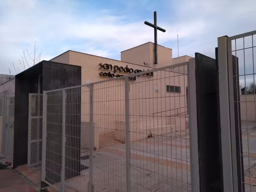 Ropero de Caritas De San Pedro Apostol