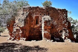 Ruinas de la ermita San Pedro de la Parra