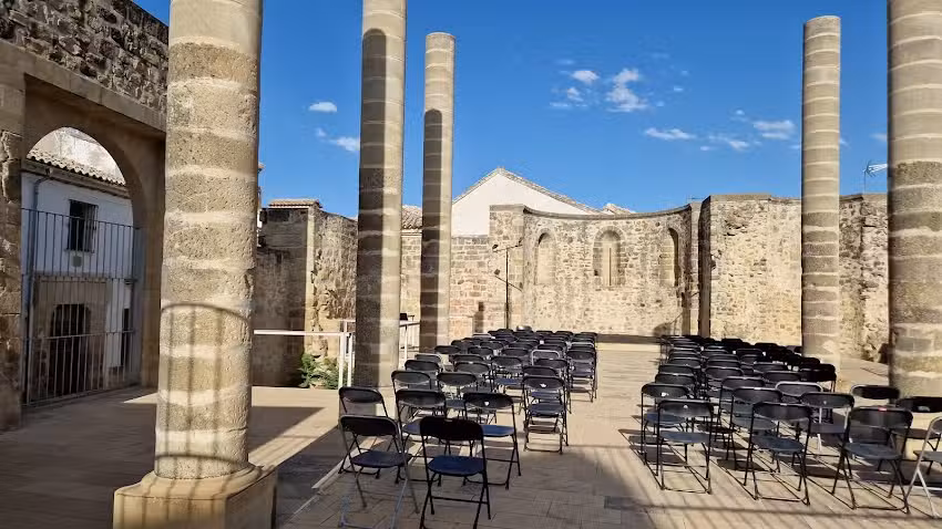 Ruinas Rom&aacute;nicas de la Iglesia de San Juan Bautista