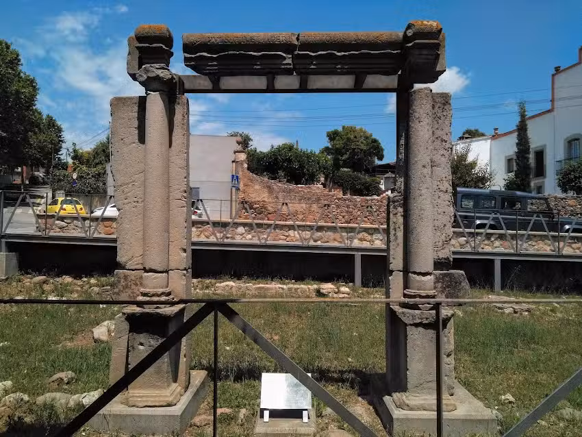 Ru&iuml;nes antiga esgl&eacute;sia de Santa Eulalia de M&egrave;rida