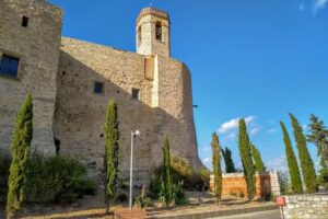 Sant Pere de Montfalc&oacute; Murallat
