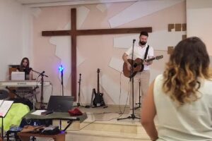 Українська церква Shelter