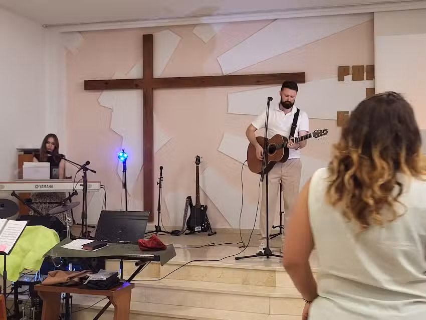 Українська церква Shelter